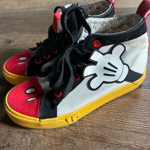 Kids Disney Mickey Mouse Sneakers Size 2 Red White Black